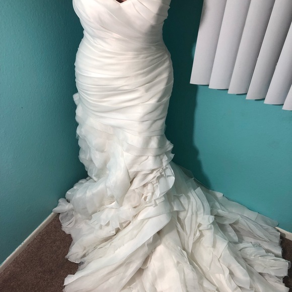 Wedding Dress - Picture 1 of 5